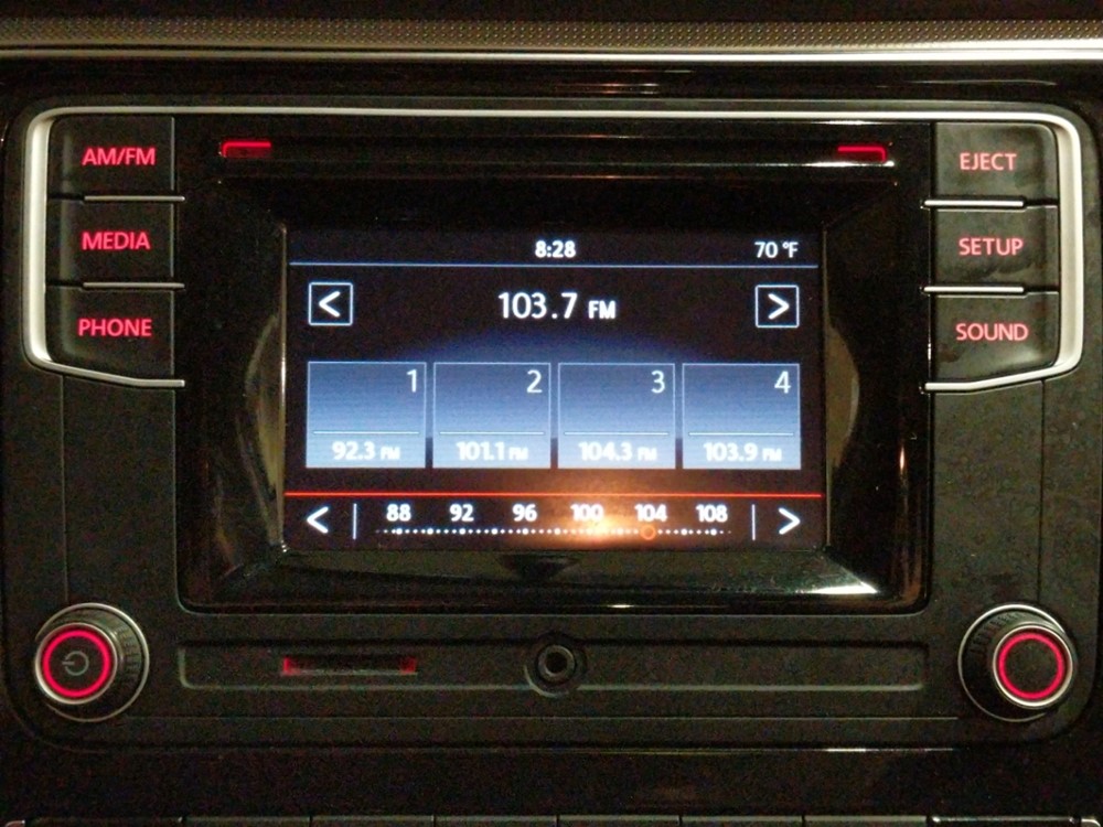 2016 Volkswagen Passat - Stereo Package