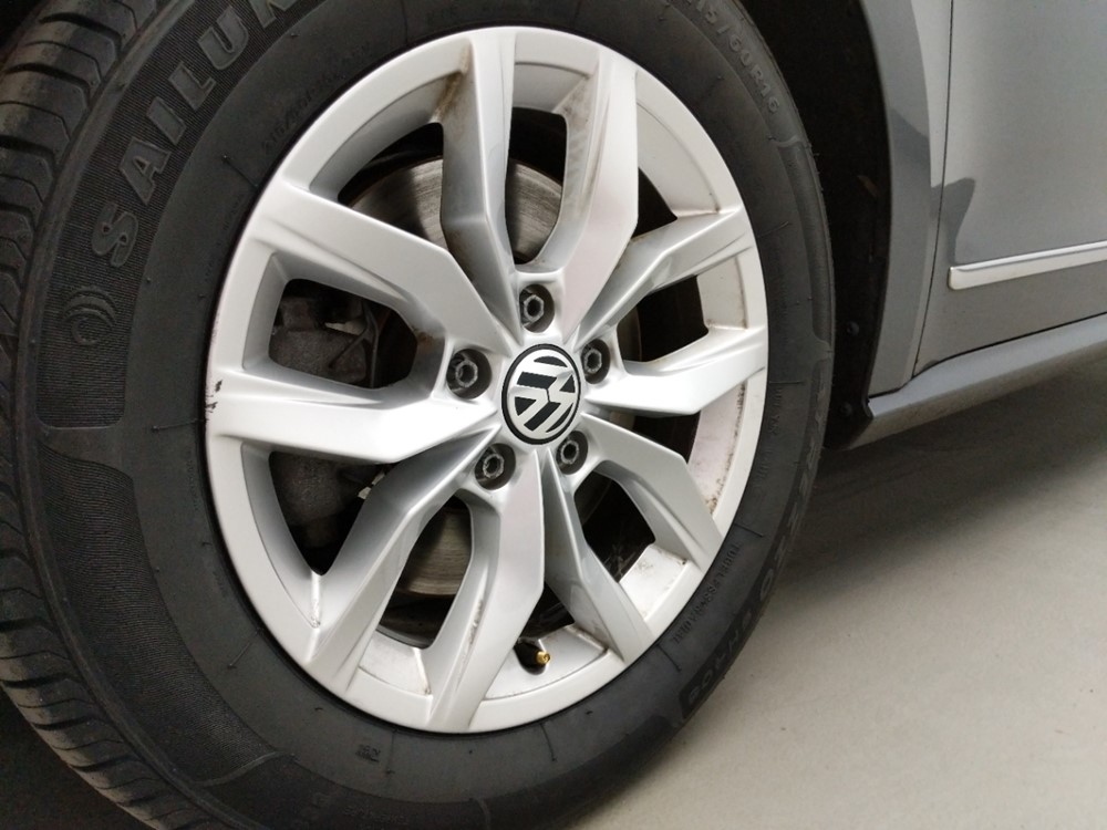 2016 Volkswagen Passat - Wheel