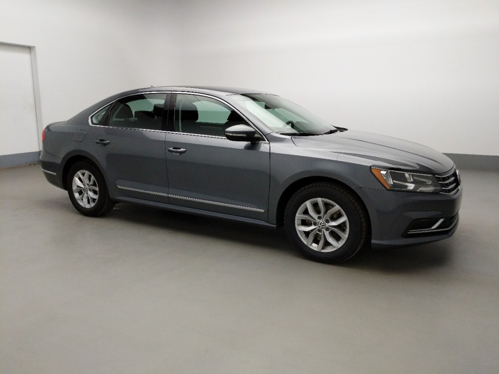 2016 Volkswagen Passat - Passenger Front Side