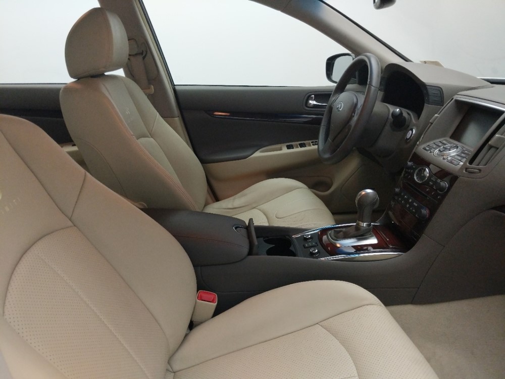 2011 INFINITI G37 - Passenger Front Seat