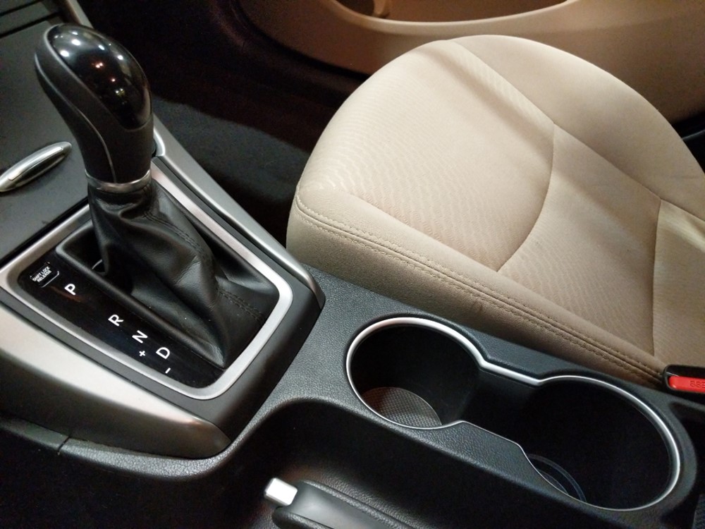 2015 Hyundai Elantra - Center Console/Cup Holders