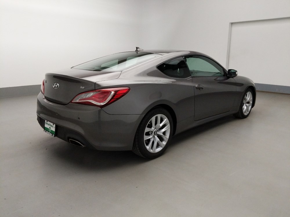 2013 Hyundai Genesis - Passenger Rear Bumper
