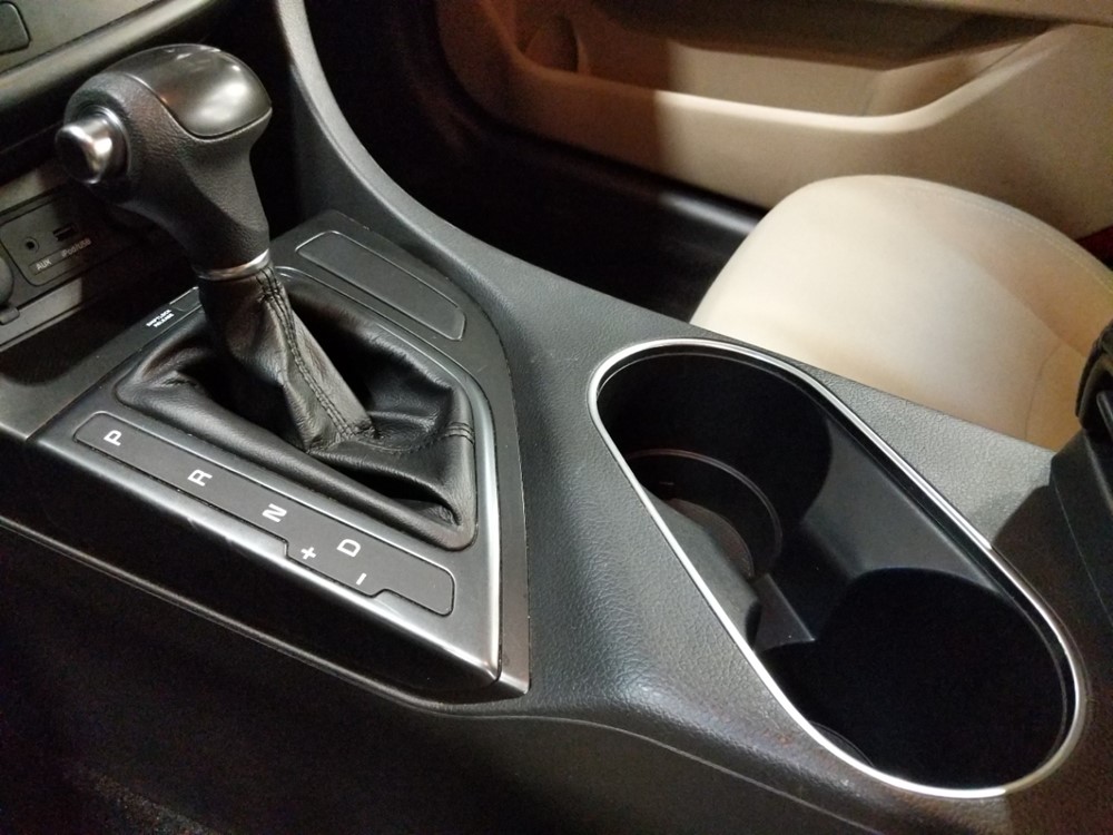 2015 Kia Optima - Center Console/Cup Holders