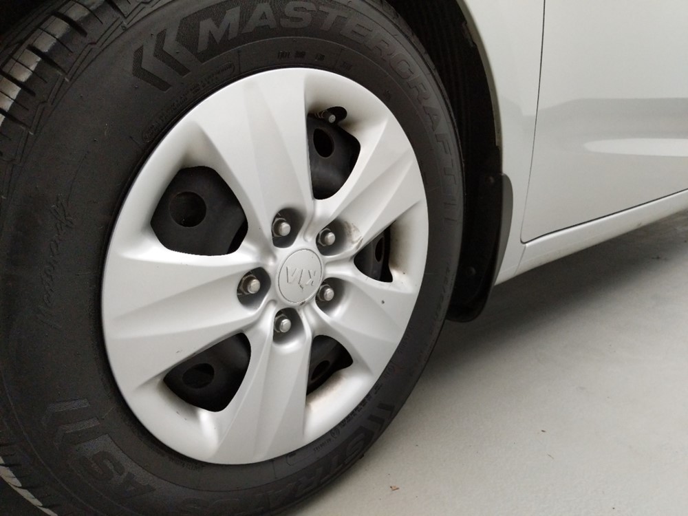 2016 Kia Forte - Wheel