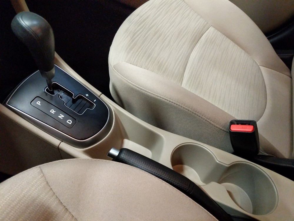 2017 Hyundai Accent - Center Console/Cup Holders
