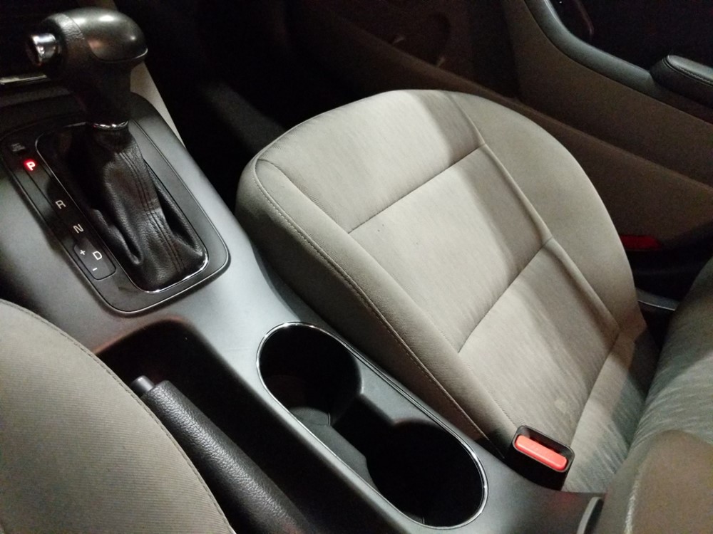 2016 Kia Forte - Center Console/Cup Holders