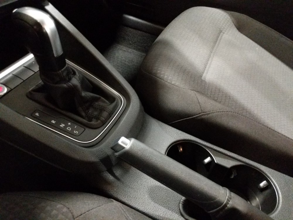 2016 Volkswagen Jetta - Center Console/Cup Holders