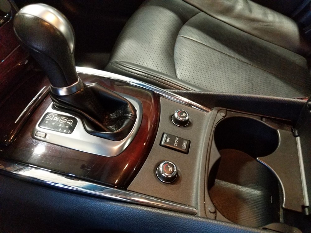 2010 INFINITI G37 - Center Console/Cup Holders