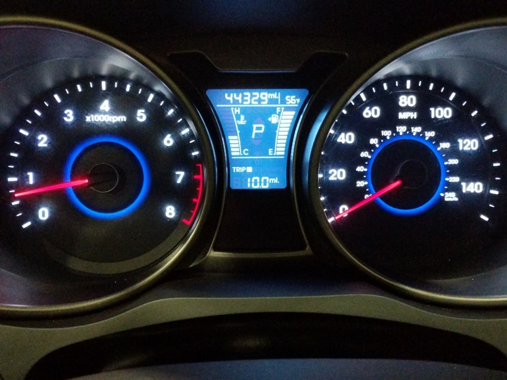 2017 Hyundai Veloster - Odometer Close Up