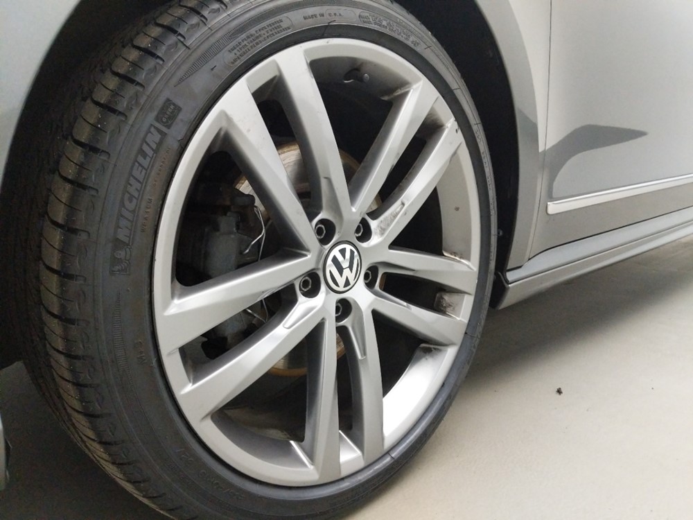 2016 Volkswagen Passat - Wheel