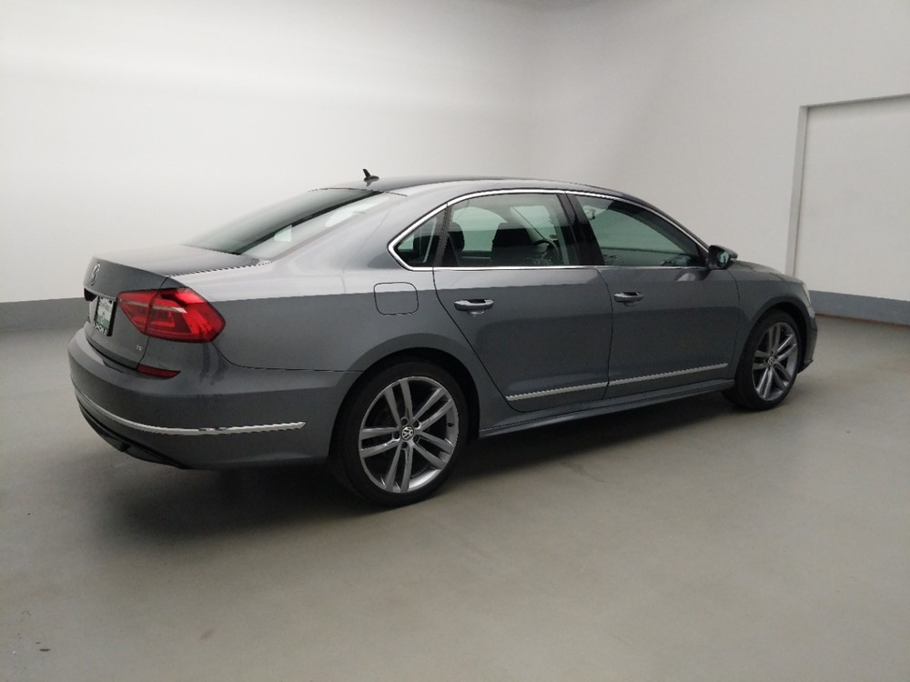 2016 Volkswagen Passat - Passenger Rear Side