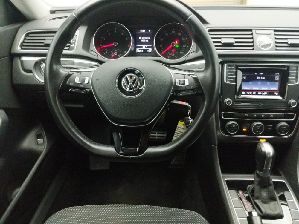 2016 Volkswagen Passat - Driver Dash