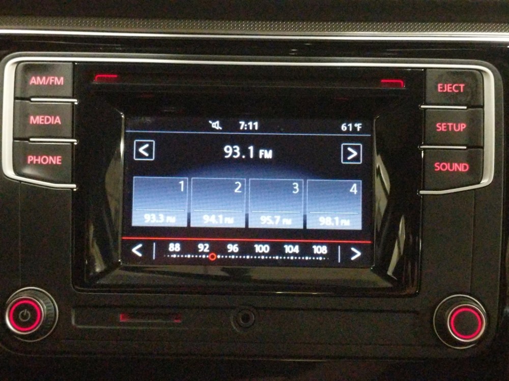 2016 Volkswagen Passat - Stereo Package