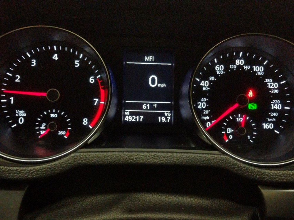 2016 Volkswagen Passat - Odometer Close Up