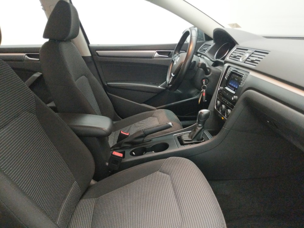 2016 Volkswagen Passat - Passenger Front Seat