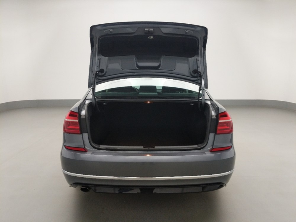 2016 Volkswagen Passat - Trunk