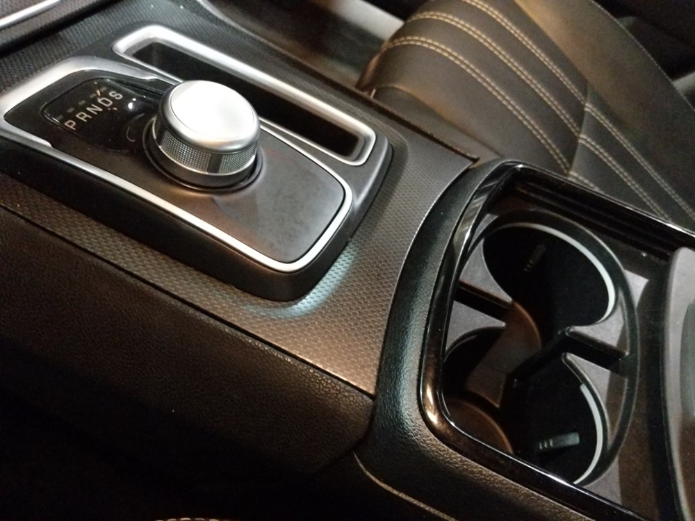 2015 Chrysler 300 - Center Console/Cup Holders