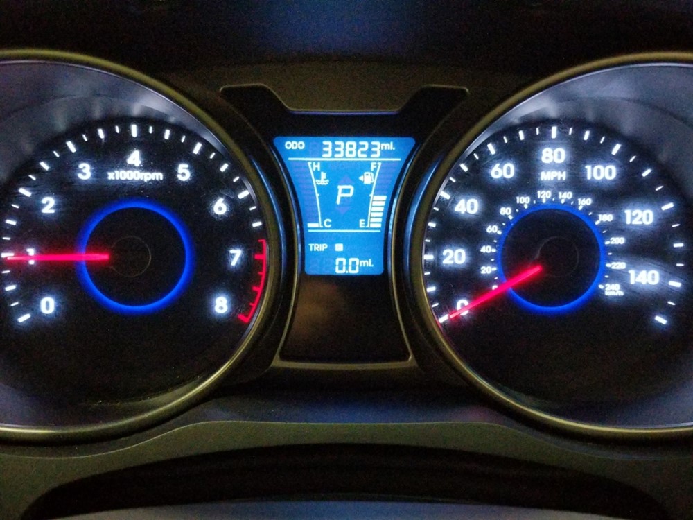 2016 Hyundai Veloster - Odometer Close Up