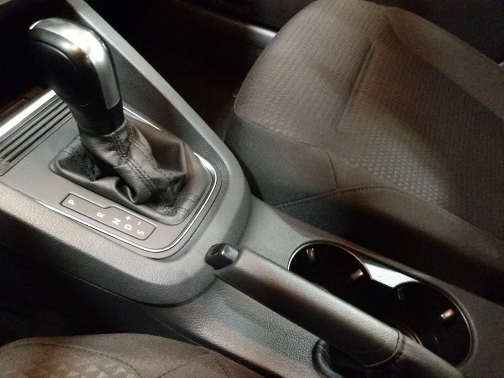 2016 Volkswagen Jetta - Center Console/Cup Holders