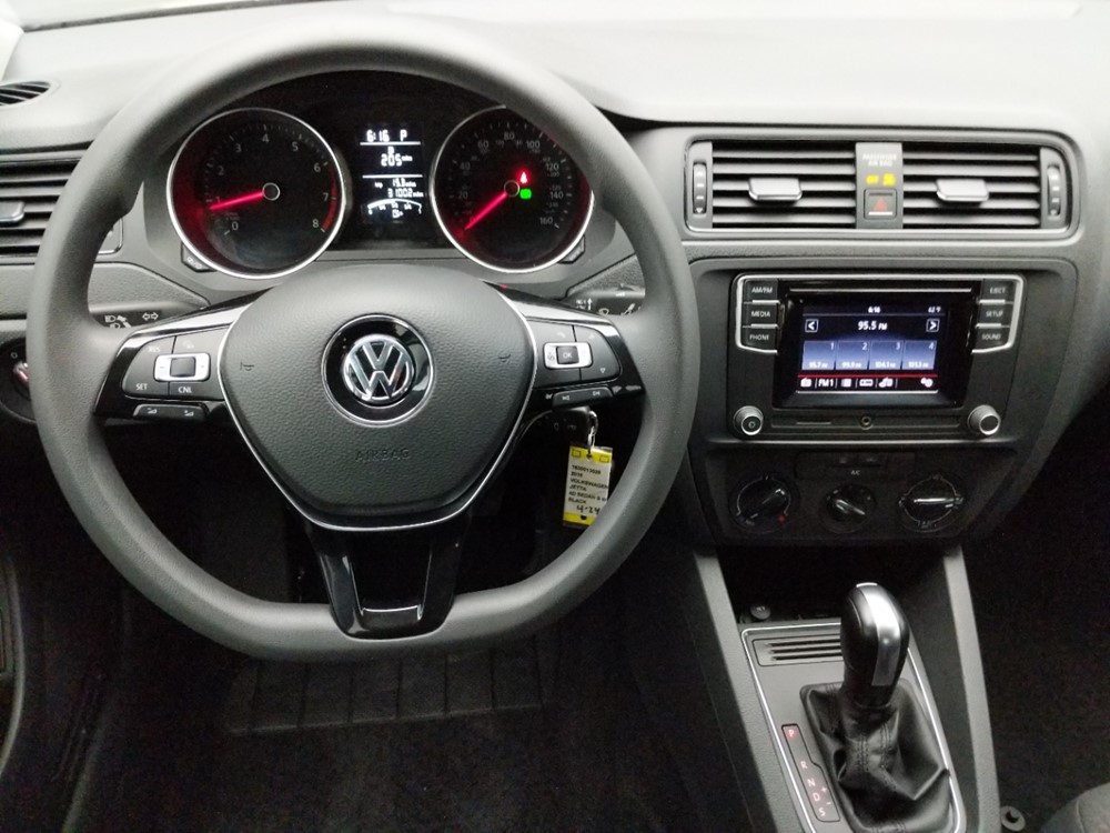 2016 Volkswagen Jetta - Driver Dash