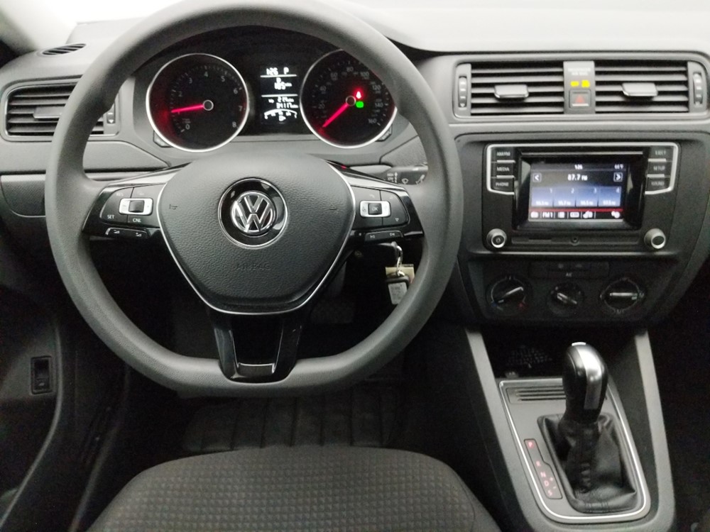 2016 Volkswagen Jetta - Driver Dash