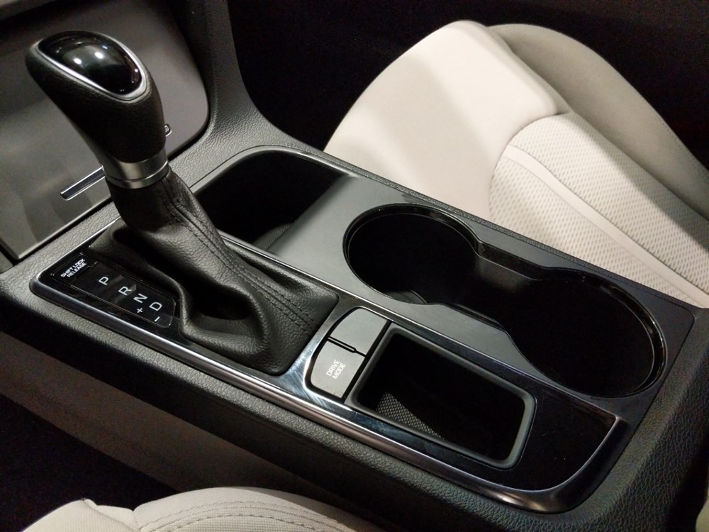 2017 Hyundai Sonata - Center Console/Cup Holders