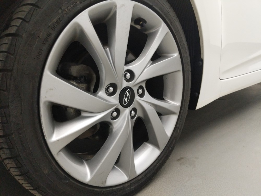 2017 Hyundai Veloster - Wheel