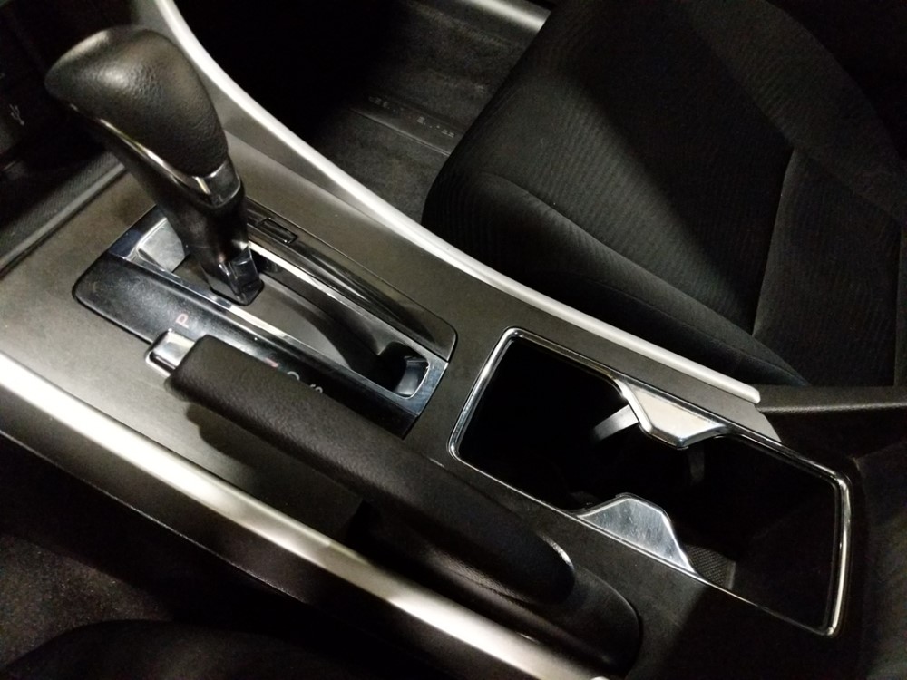 2015 Honda Accord - Center Console/Cup Holders