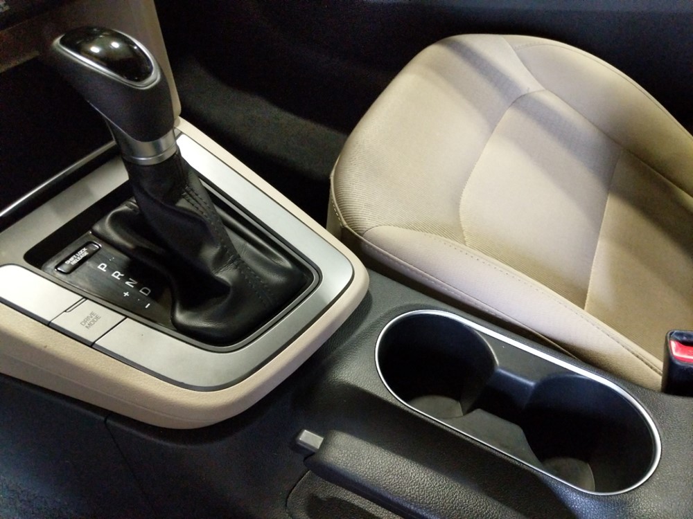 2017 Hyundai Elantra - Center Console/Cup Holders