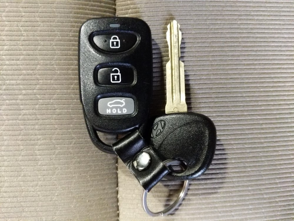 2017 Hyundai Elantra - Keys