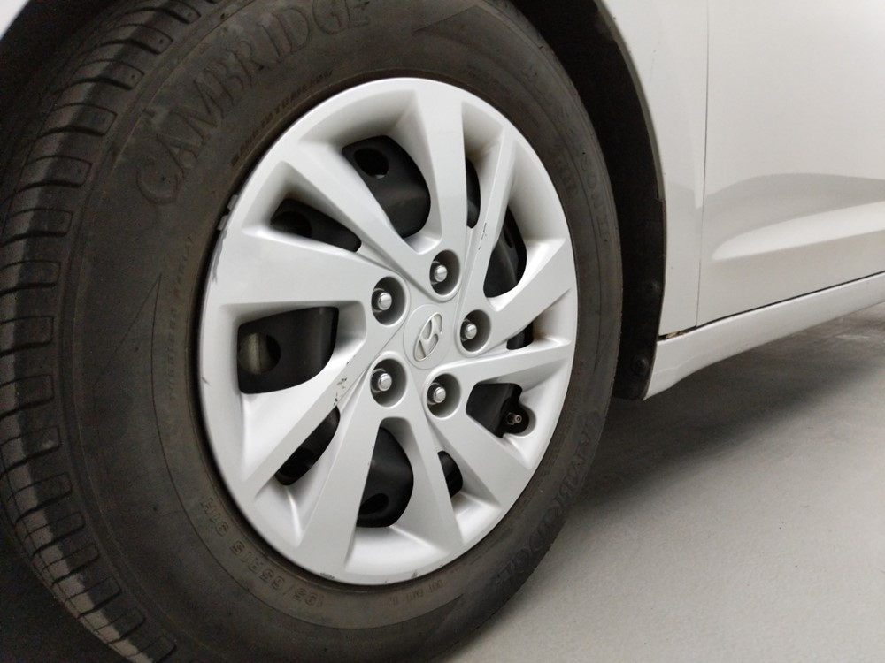 2017 Hyundai Elantra - Wheel