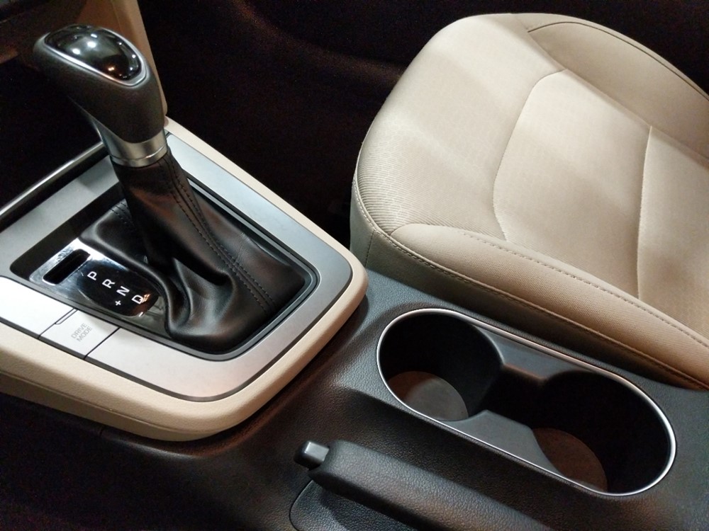 2017 Hyundai Elantra - Center Console/Cup Holders