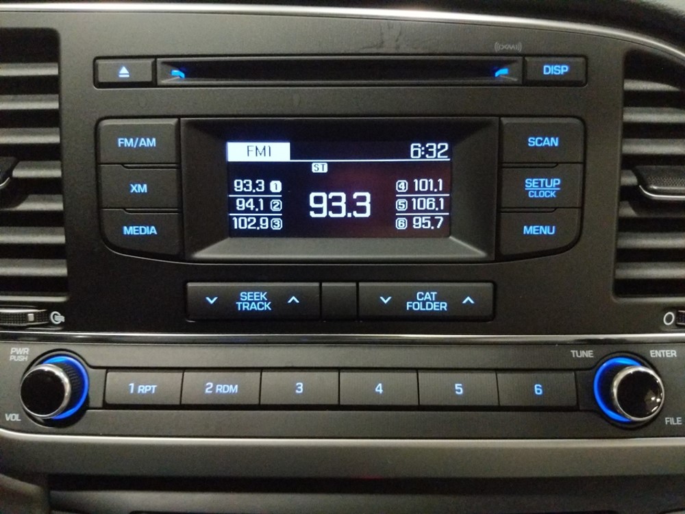 2017 Hyundai Elantra - Stereo Package