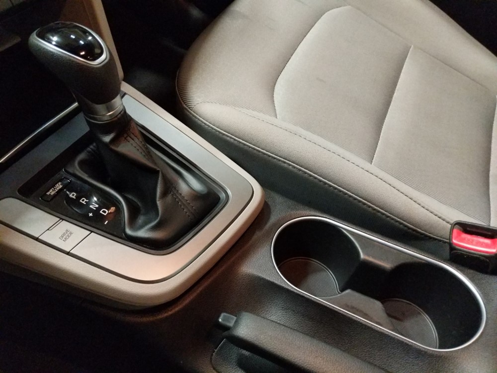 2017 Hyundai Elantra - Center Console/Cup Holders