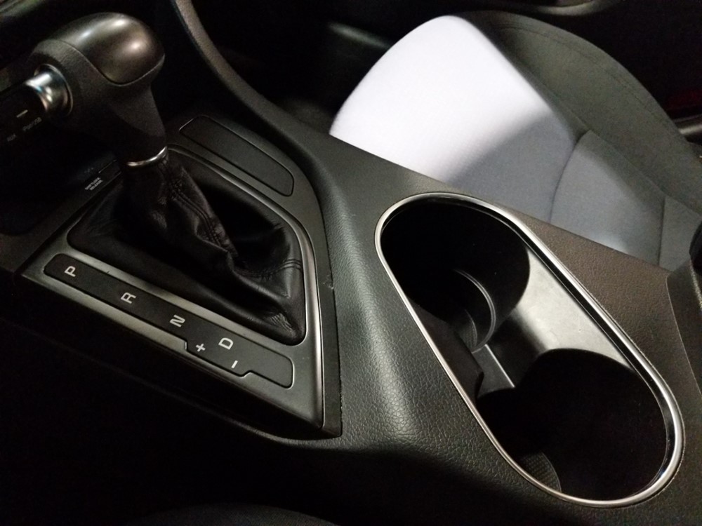 2015 Kia Optima - Center Console/Cup Holders