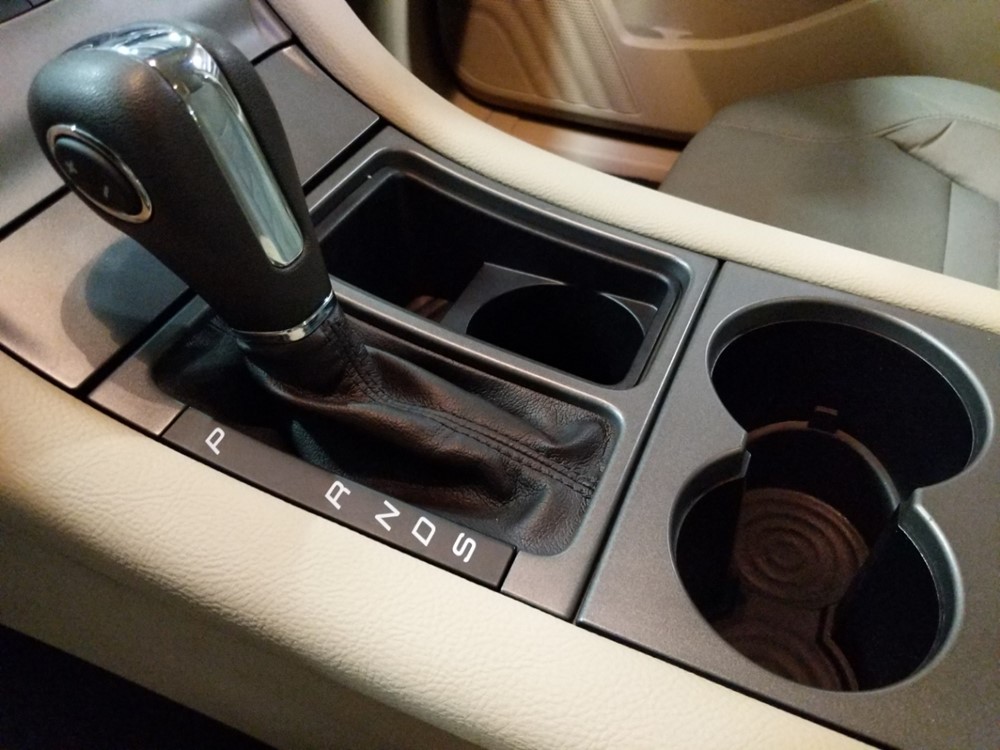 2015 Ford Taurus - Center Console/Cup Holders