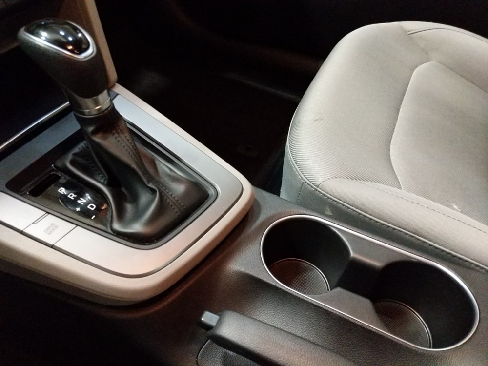 2017 Hyundai Elantra - Center Console/Cup Holders