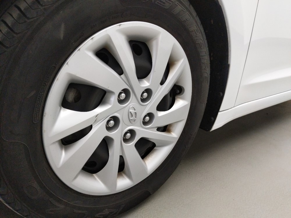 2017 Hyundai Elantra - Wheel