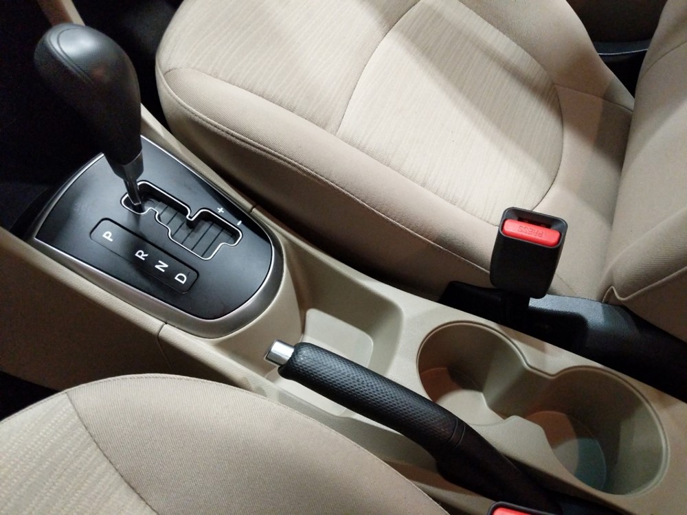 2017 Hyundai Accent - Center Console/Cup Holders