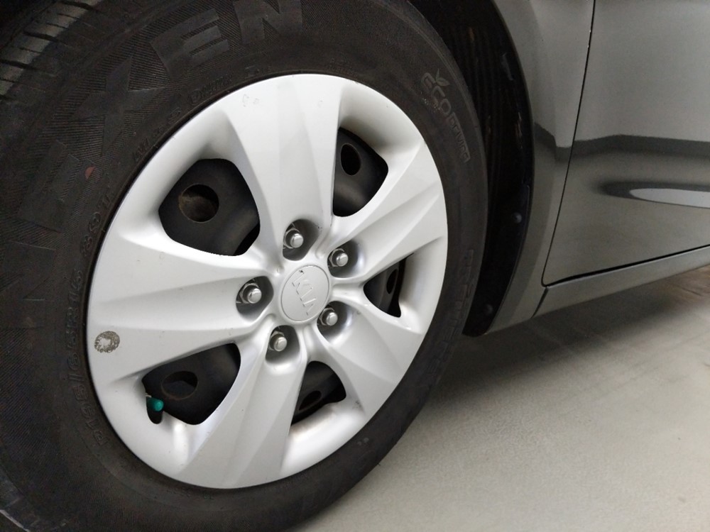 2016 Kia Forte - Wheel