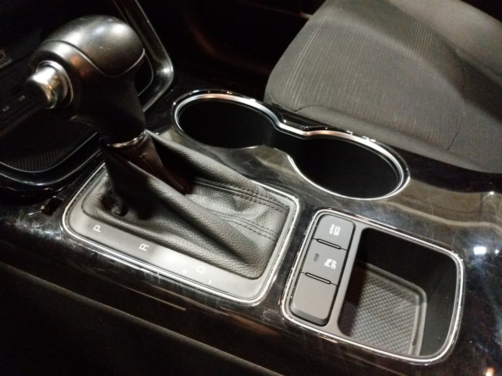 2015 Kia Sorento - Center Console/Cup Holders