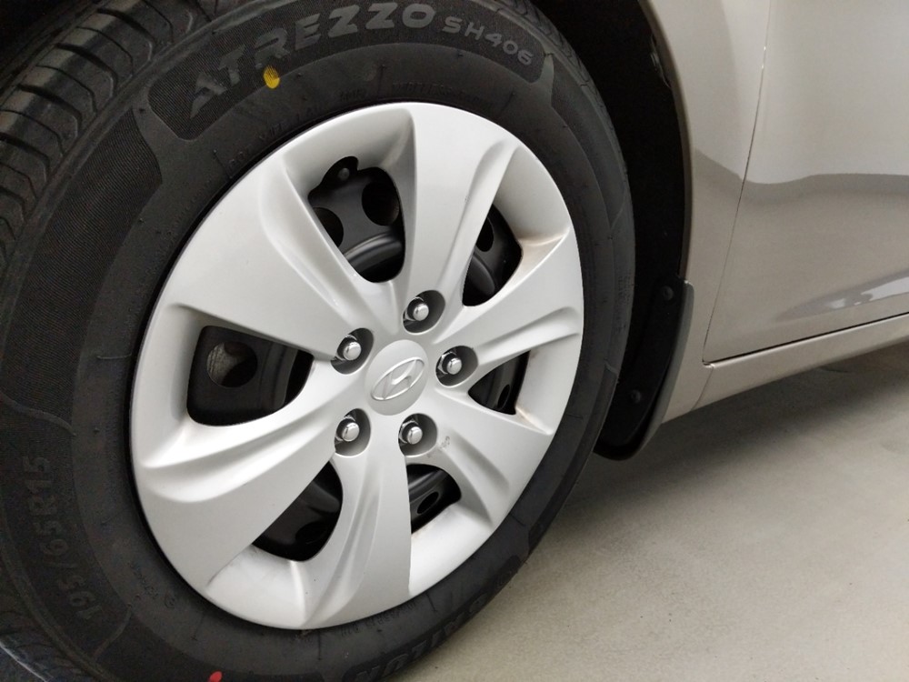 2016 Hyundai Elantra - Wheel