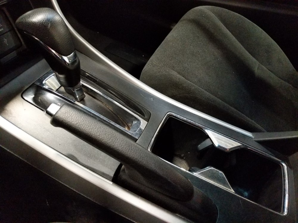2013 Honda Accord - Center Console/Cup Holders