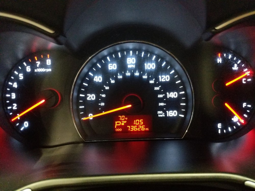 2014 Kia Sorento - Odometer Close Up