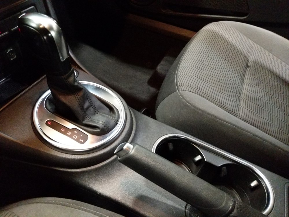 2013 Volkswagen Beetle - Center Console/Cup Holders