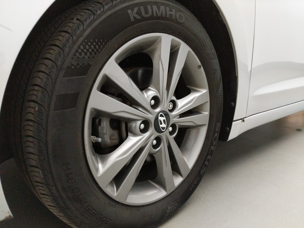 2017 Hyundai Elantra - Wheel