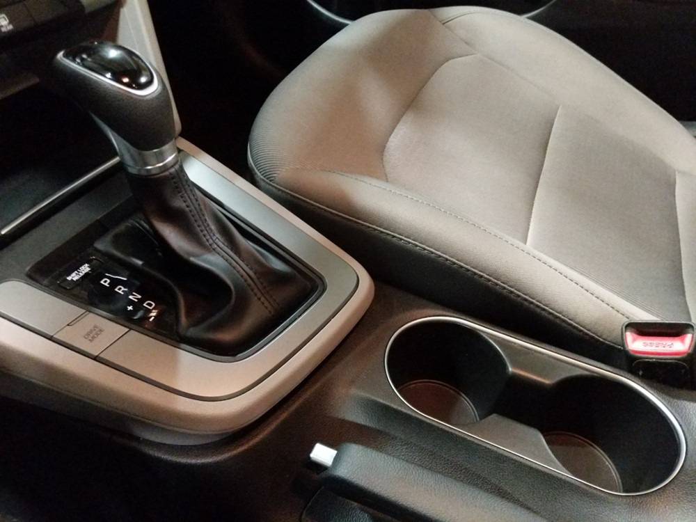 2017 Hyundai Elantra - Center Console/Cup Holders