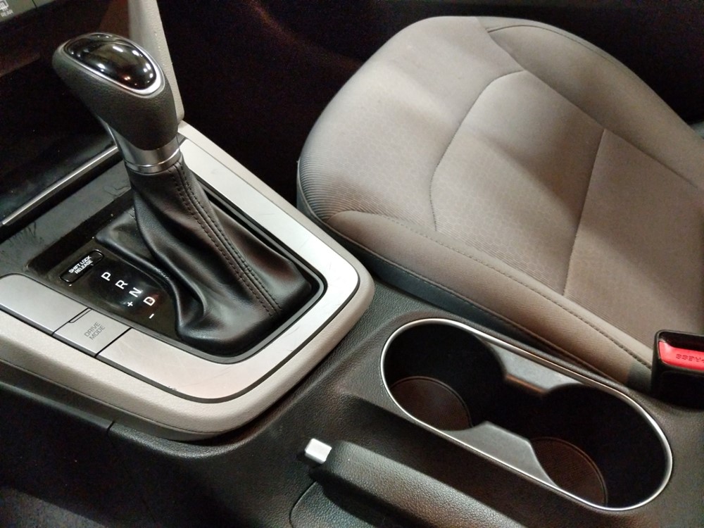 2018 Hyundai Elantra - Center Console/Cup Holders