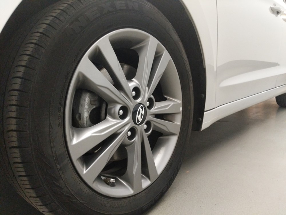 2018 Hyundai Elantra - Wheel