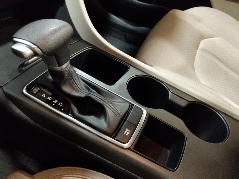 2018 Kia Optima - Center Console/Cup Holders